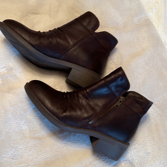 Denver Hayes booties - Picture 4 of 4